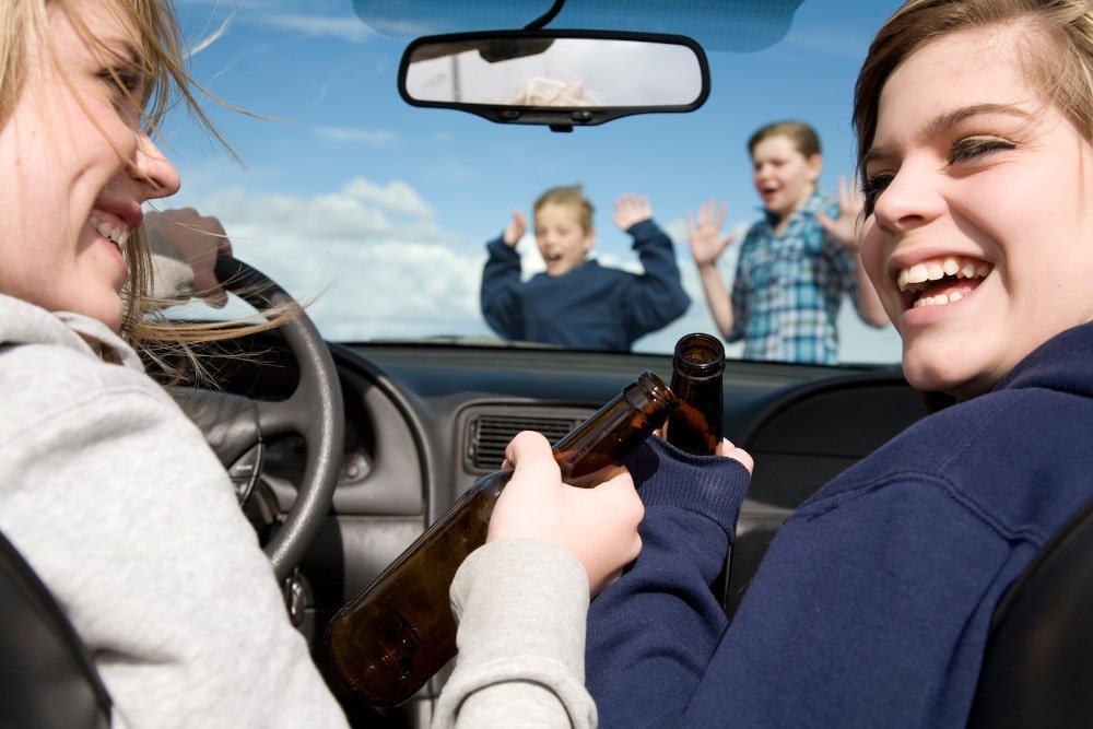 kids-crossing-front-car-drinking