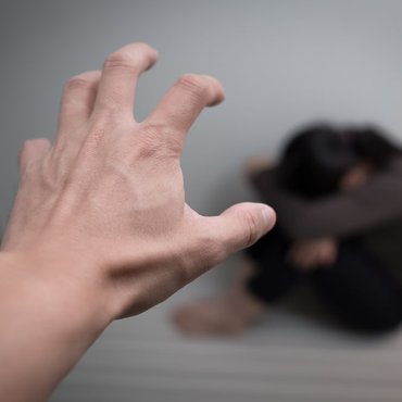 assaulted-woman