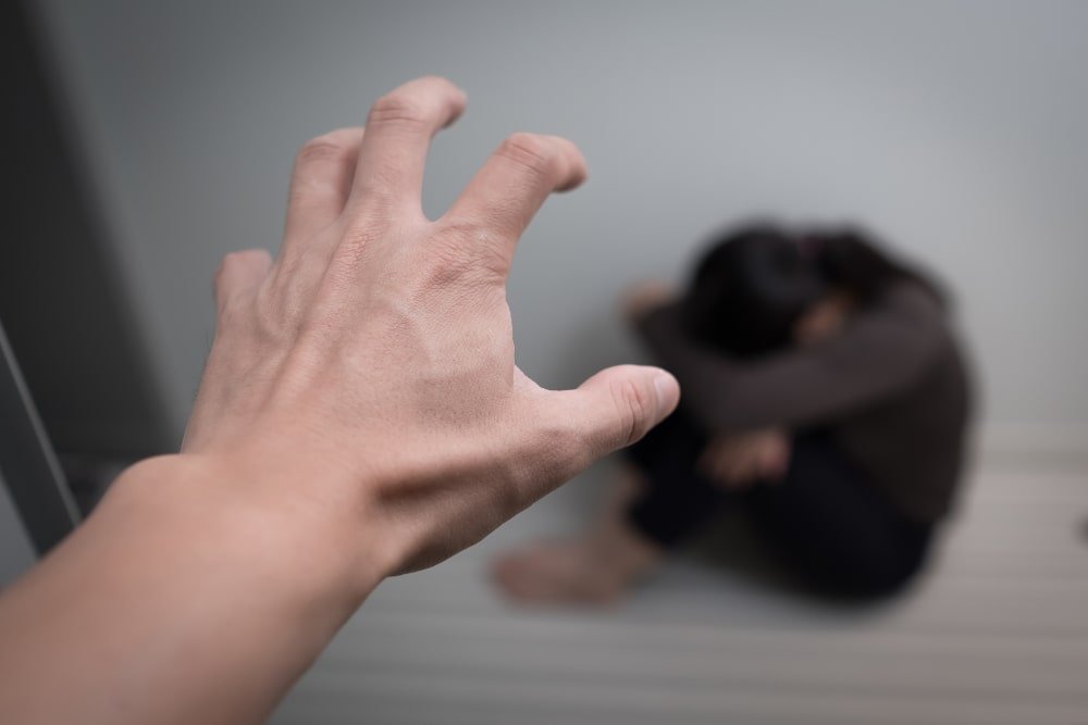 assaulted-woman