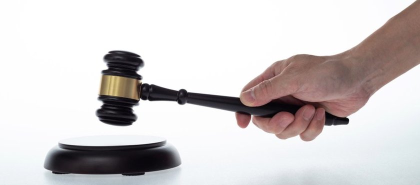 Editorial image introducing a legal guide explaining what happens when criminal charges are dropped in an Ontario court.