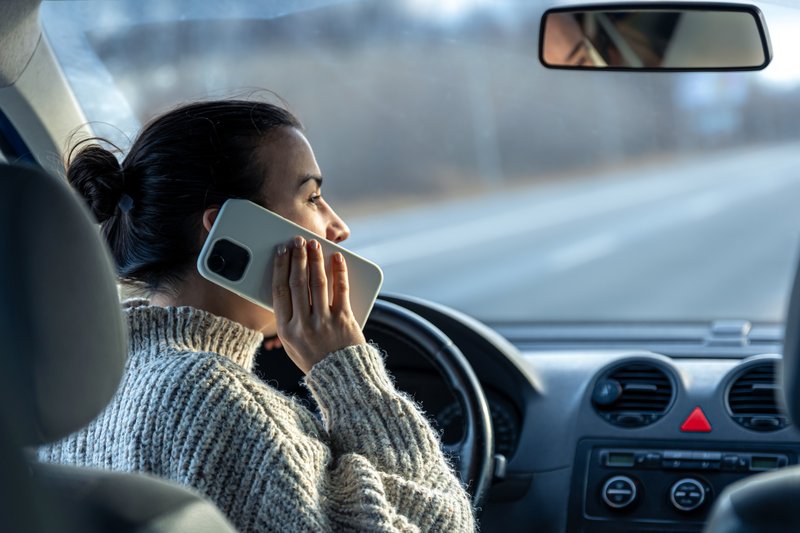 Handheld device use and distracted driving in Ontario