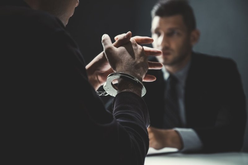 Person signing an affidavit in front of a lawyer in Ontario