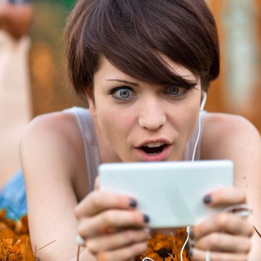 young-woman-staring-at-mobile